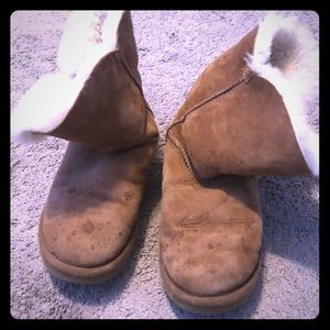 Previously worn Uggs short boots.